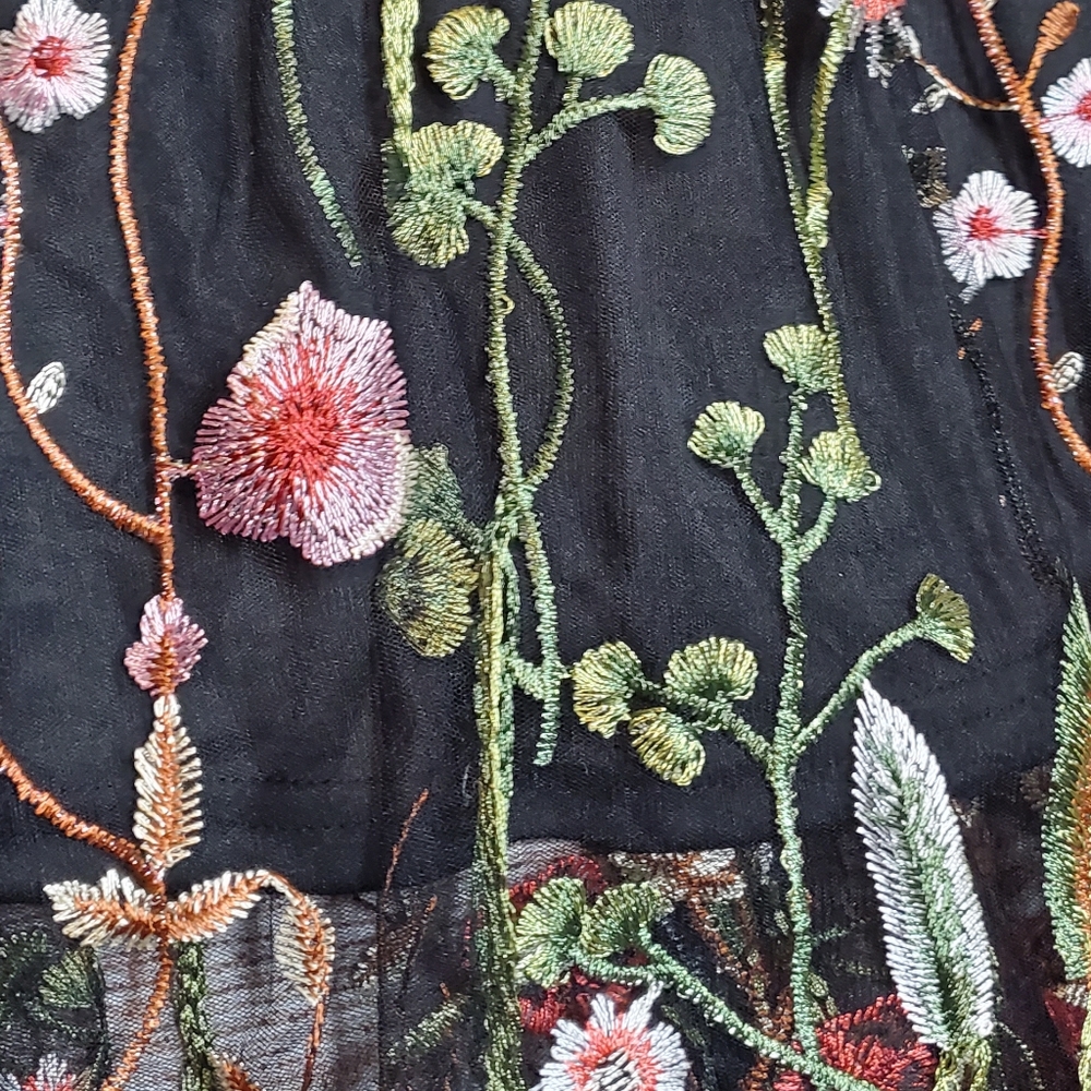 Embroidered dress size L - Picture 5 of 9